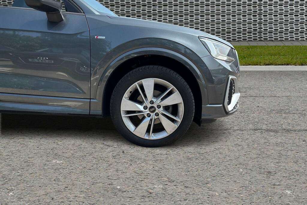 Audi Q2 35 Tfsi S Line 2024 Grey #4