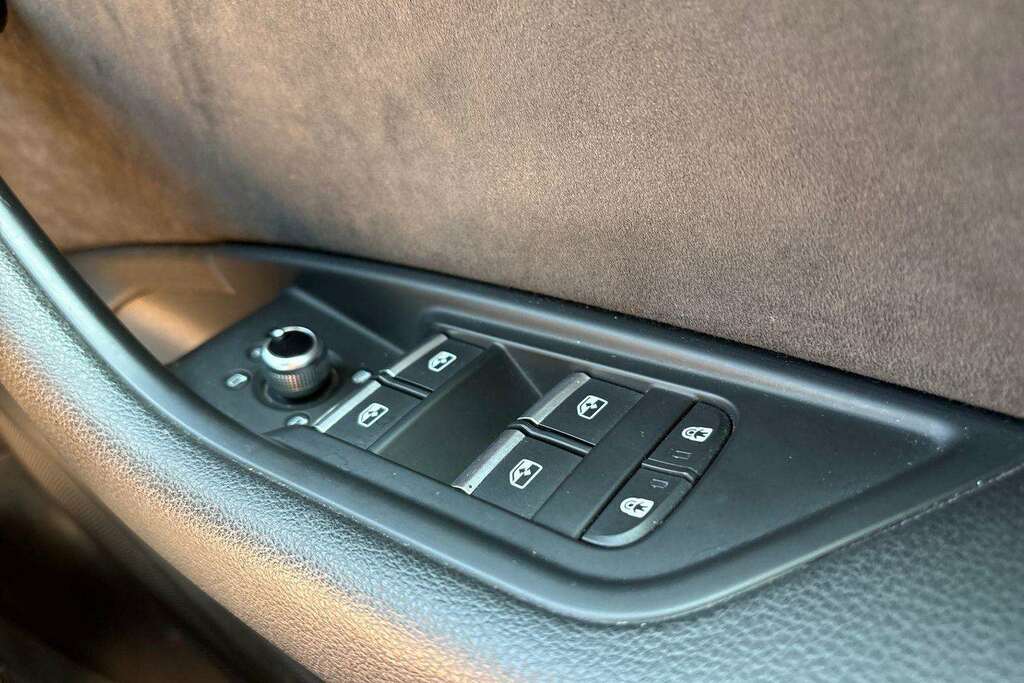 Audi A4 30 Tdi S Line S Tronic #8