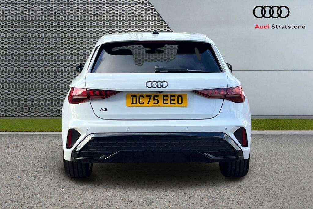Audi A3 1.5 Tfsi 150 Black Edition S Tronic 2025 White #3