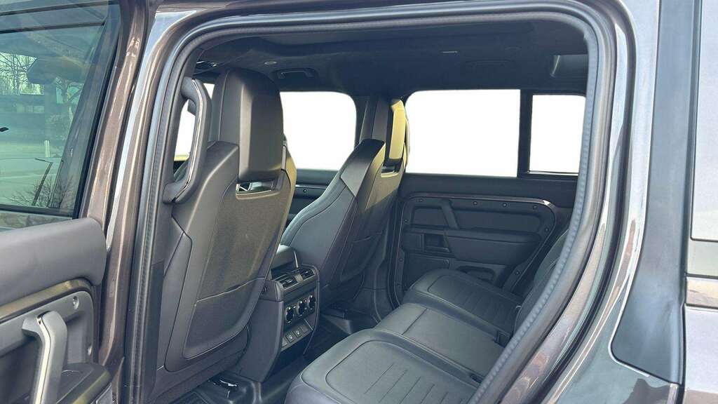 Land Rover Defender 110 4.4 P635 Octa 110 2025 Grey #4