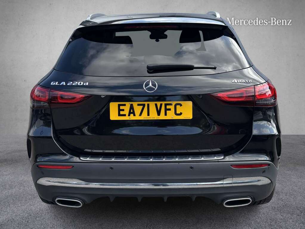 Mercedes-Benz GLA Class Amg Line Black #2