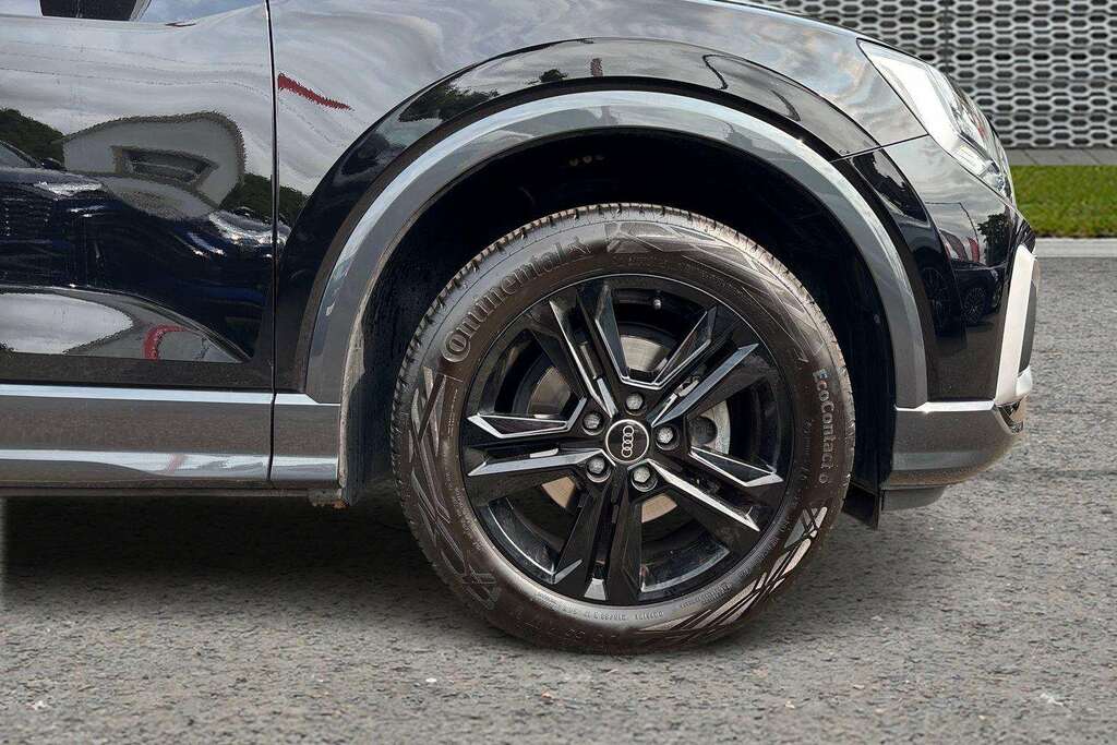 Audi Q2 35 Tfsi Sport S Tronic 2025 Black #4