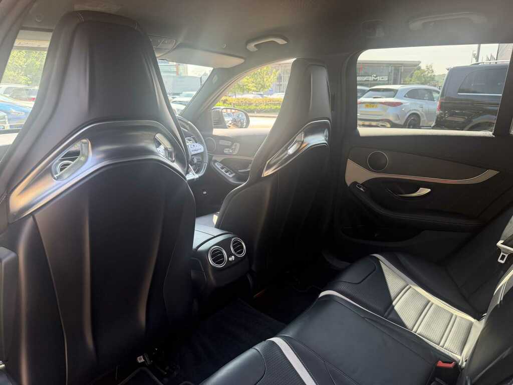 Mercedes-Benz C Class Saloon White #31