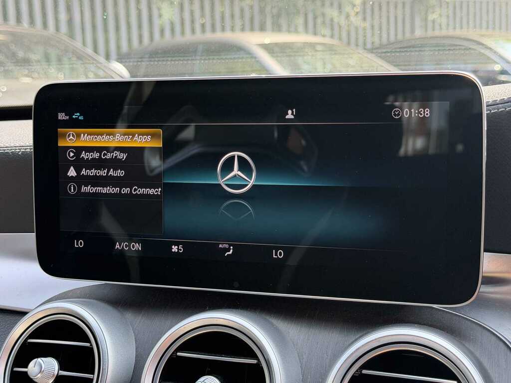 Mercedes-Benz C Class Saloon White #20