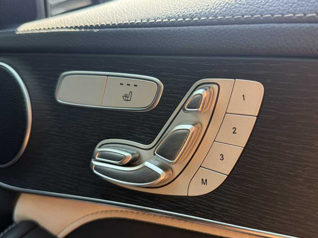 Mercedes-Benz C Class Saloon White #26
