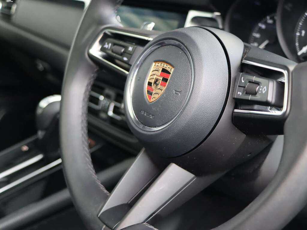 Porsche Macan 265Kw 100Kwh Black #10