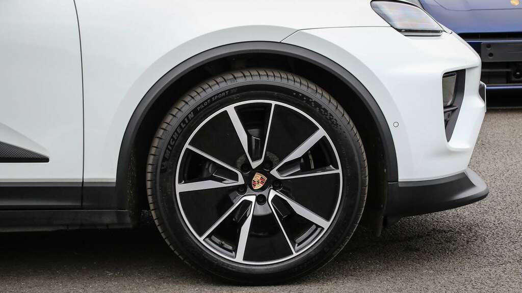 Porsche Macan Electric 2024 FP74LBK White #6