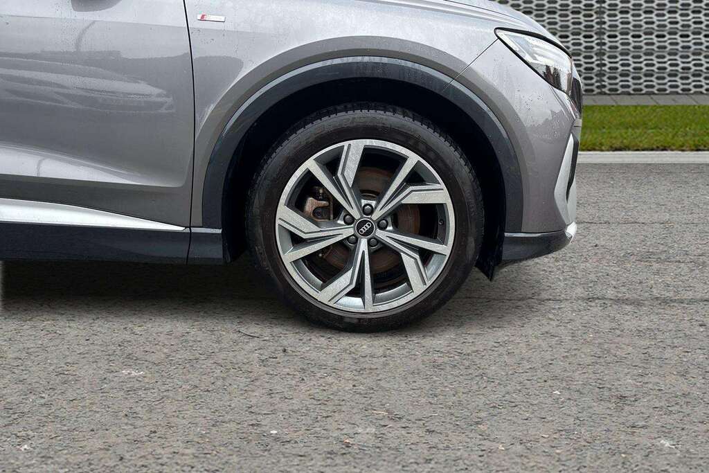 Audi Q4 E Tron 150Kw 40 82.77Kwh Launch Edition 2021 Grey #4