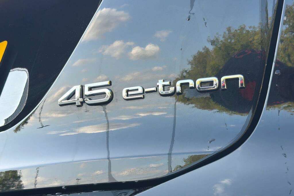 Audi Q4 E Tron 210Kw 45 82Kwh S Line Leather 2026 Black #4
