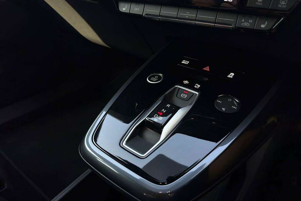 Audi Q4 E Tron 210Kw 45 82Kwh S Line Leather 2026 Black #6
