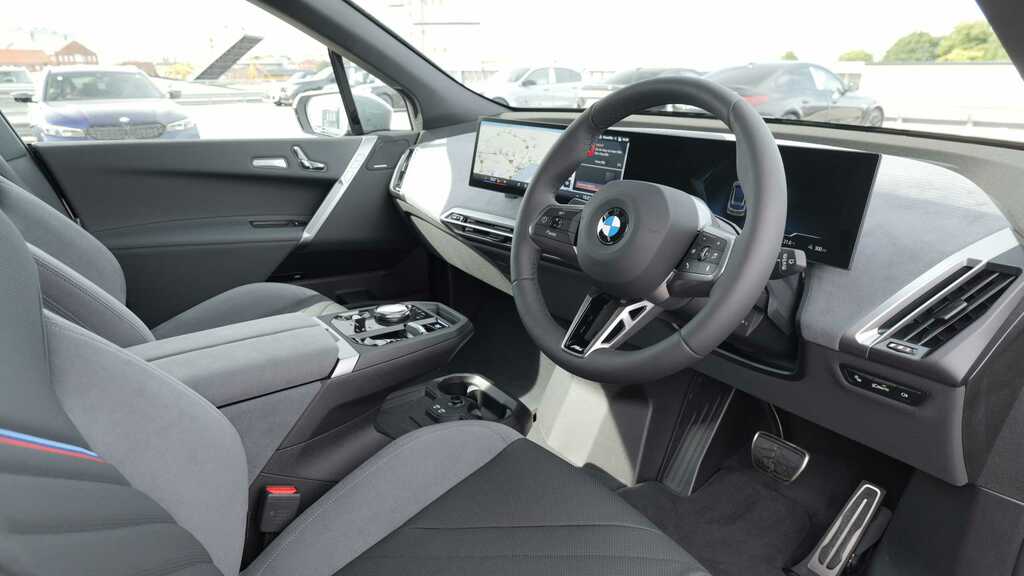 BMW iX 300Kw Xdrive45 M Sport 101Kwh 2026 Silver #2