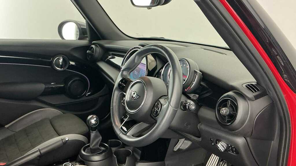 Mini Hatch 1.5 Cooper Sport 2022 Red #4