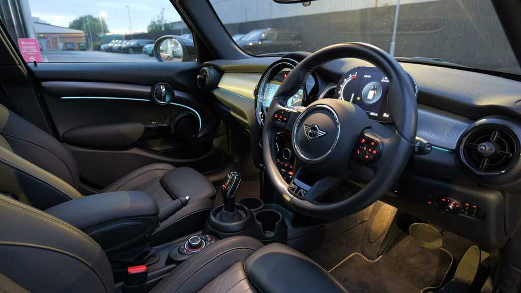 Mini Hatch 1.5 Cooper Exclusive Premium Plus 2023 Green #5