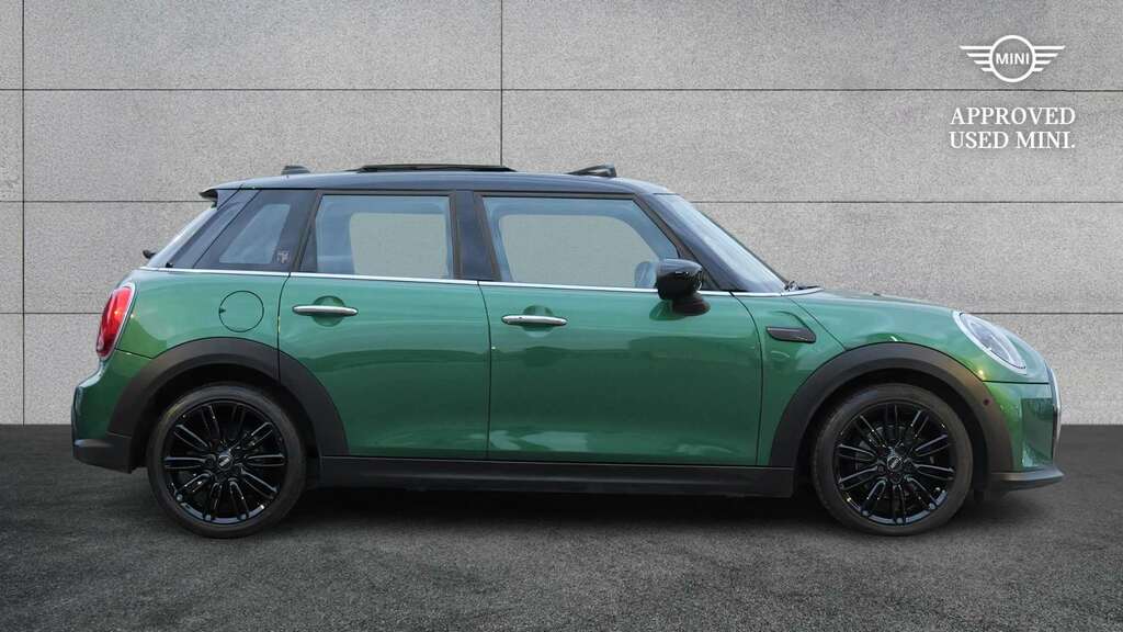 Mini Hatch 1.5 Cooper Exclusive Premium Plus 2023 Green #2