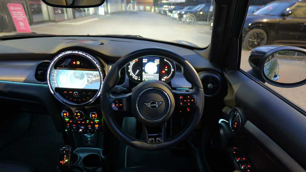 Mini Hatch 1.5 Cooper Exclusive Premium Plus 2023 Green #4