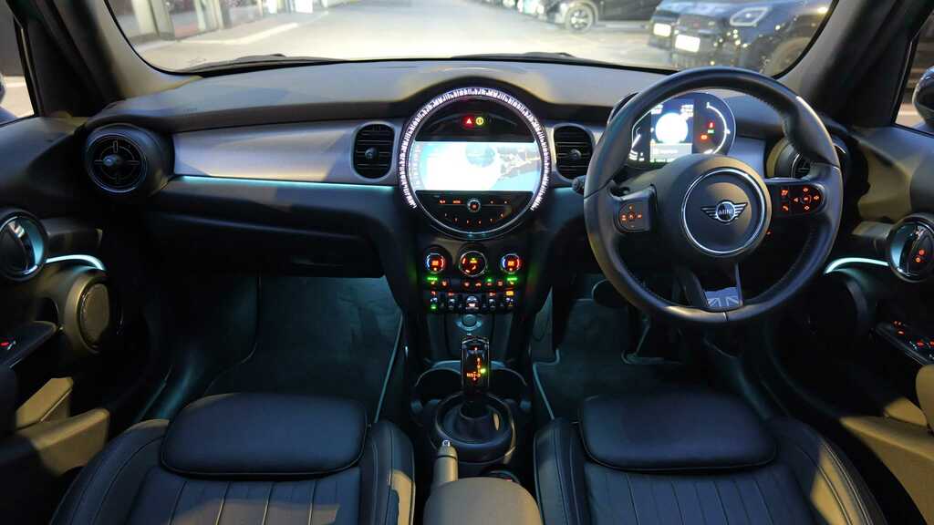 Mini Hatch 1.5 Cooper Exclusive Premium Plus 2023 Green #3