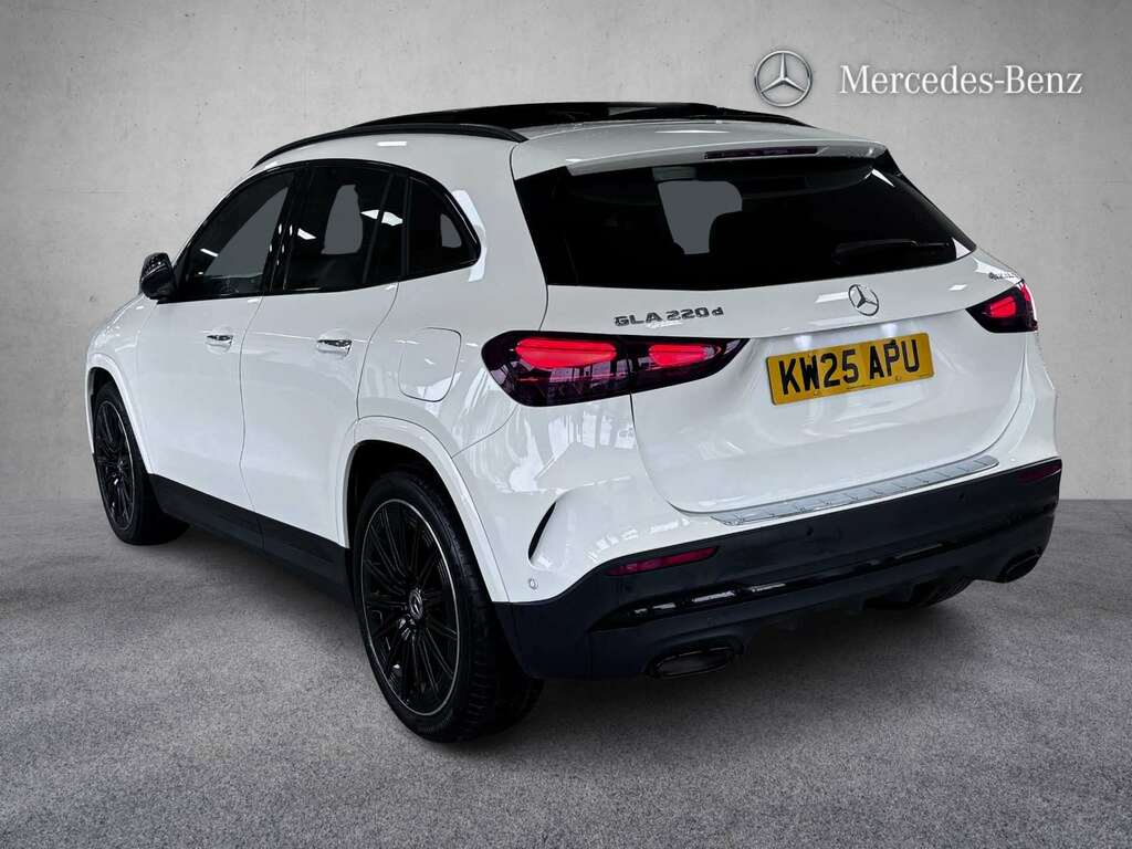 Mercedes-Benz GLA Class 220D 4Matic Amg Line Premium Plus 2025 KW25APU White #2