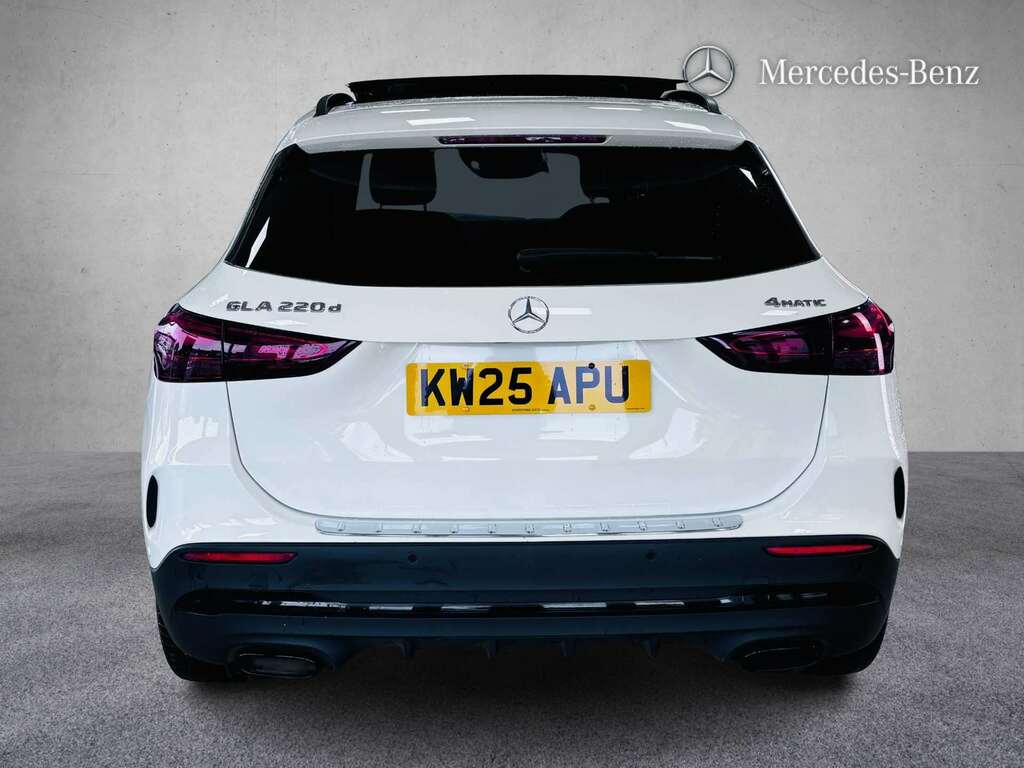 Mercedes-Benz GLA Class 220D 4Matic Amg Line Premium Plus 2025 KW25APU White #3