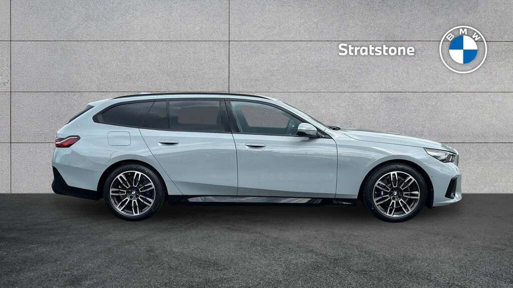 BMW 5 Series 520I M Sport 2026 YM26URF Grey #3
