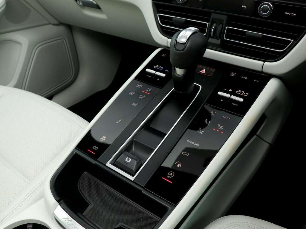 Porsche Macan Porsche Macan S Pdk, Full Porsche Service History, White #7