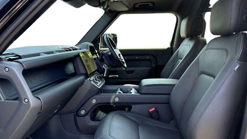 Land Rover Defender 90 3.0 D250 X-dynamic Hse 90 2026 Black #3