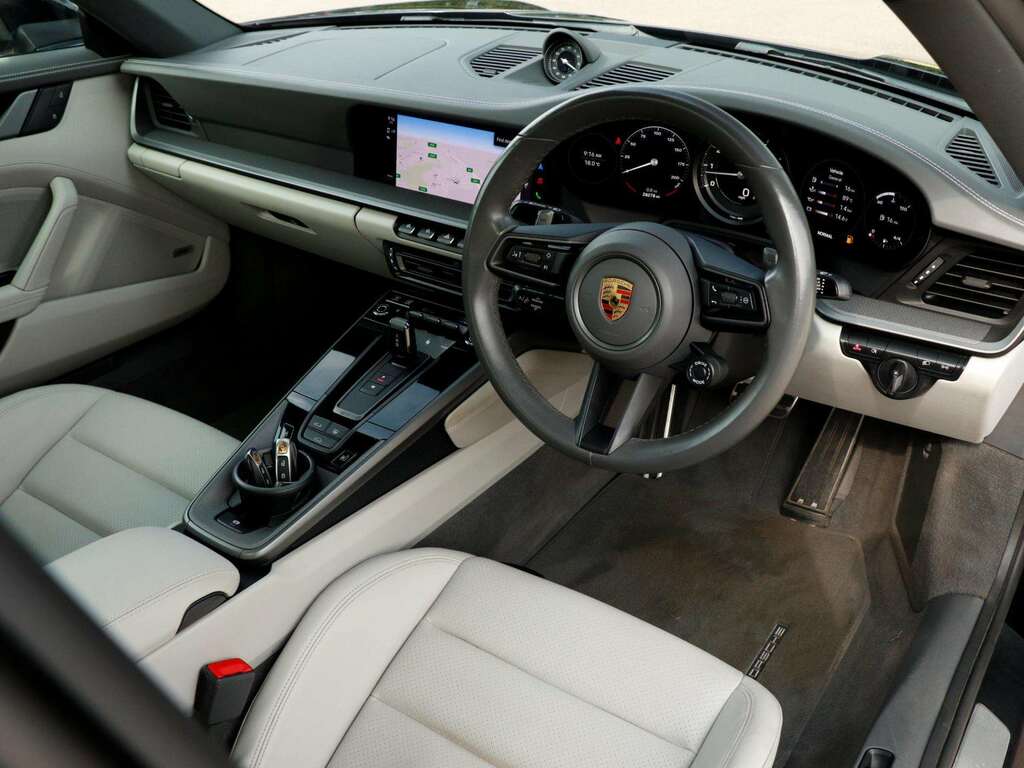 Porsche 911 911 Carrera 4 Gts Silver #9