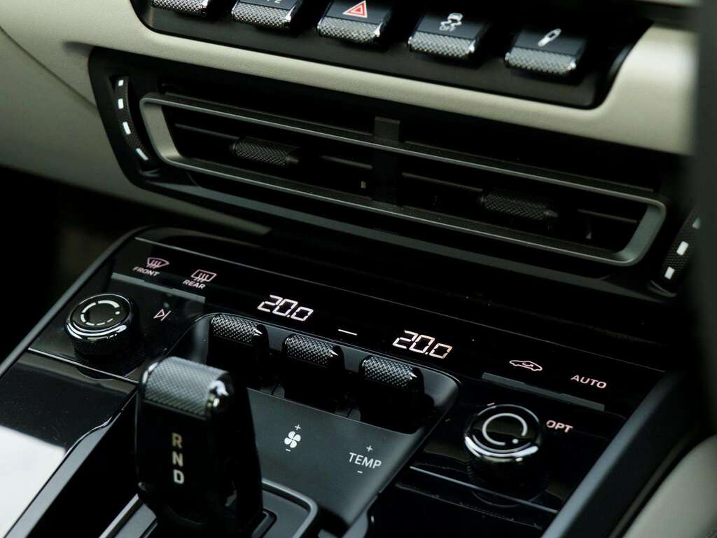 Porsche 911 911 Carrera 4 Gts Silver #13