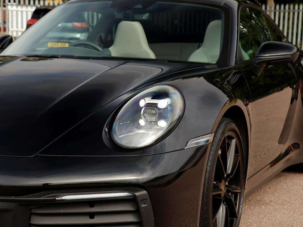 Porsche 911 911 Carrera 4 Gts Silver #27