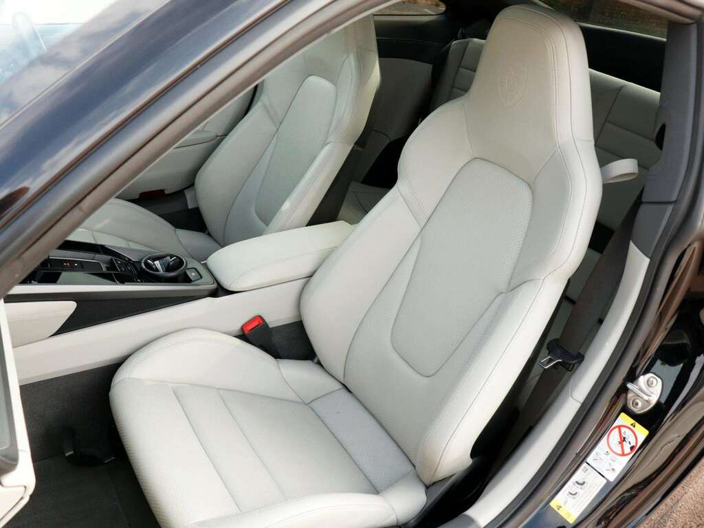 Porsche 911 911 Carrera 4 Gts Silver #19