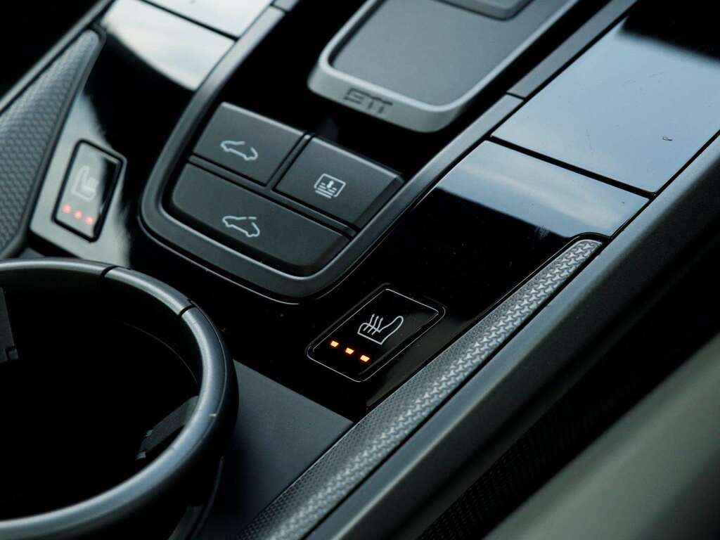 Porsche 911 911 Carrera 4 Gts Silver #14