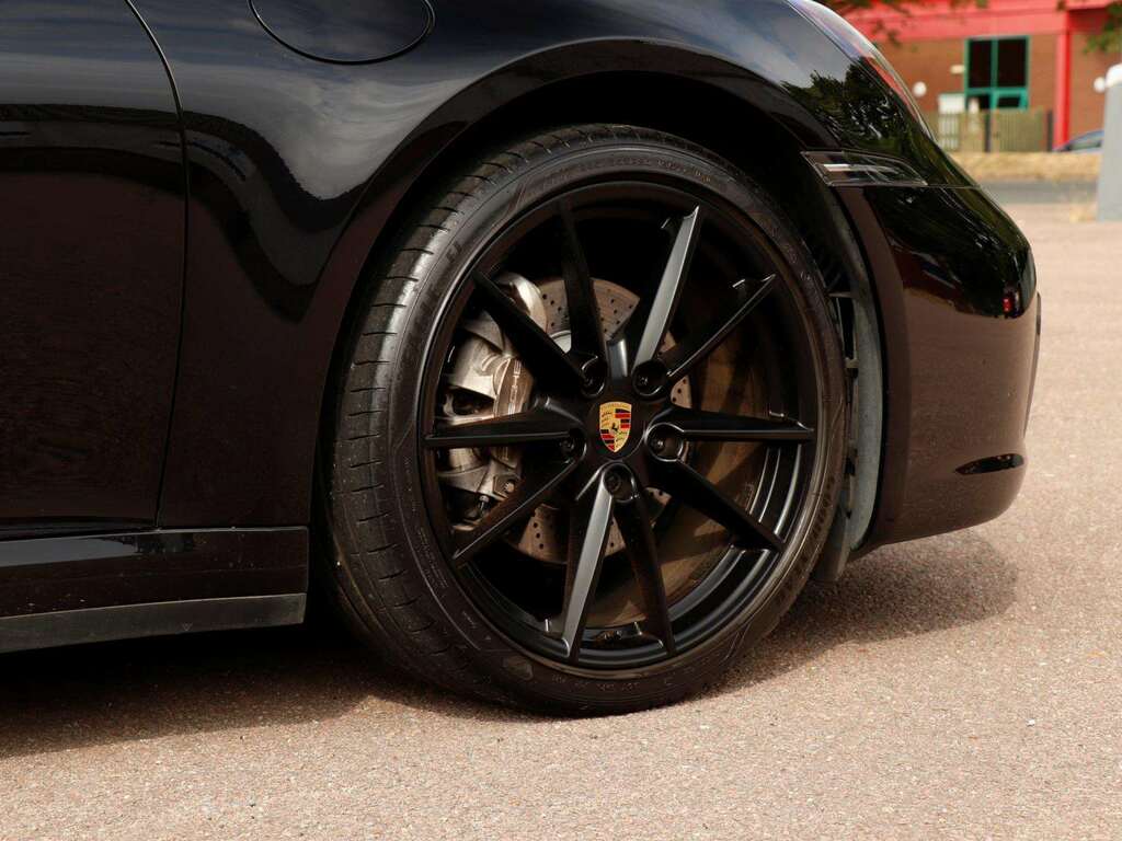 Porsche 911 911 Carrera 4 Gts Silver #25
