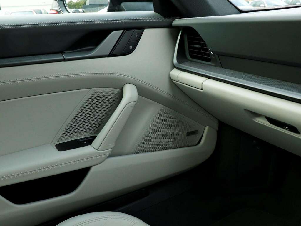 Porsche 911 911 Carrera 4 Gts Silver #15