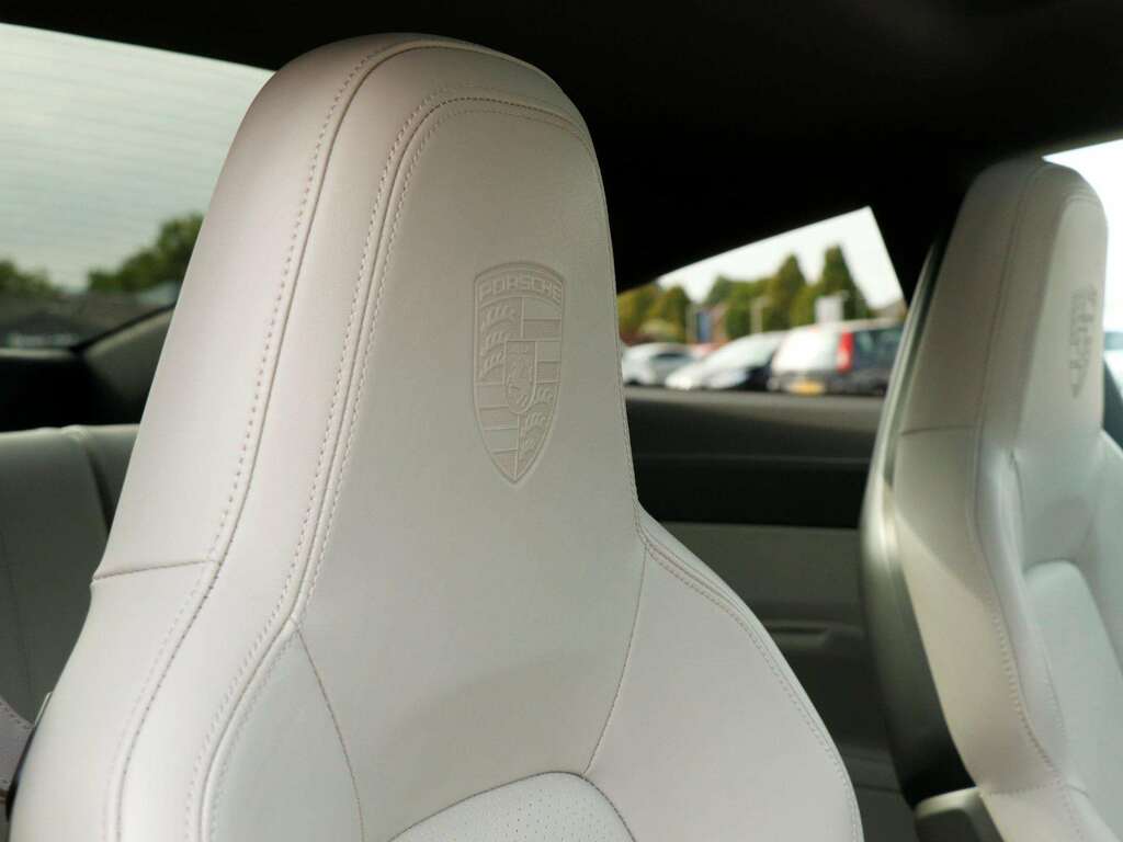 Porsche 911 911 Carrera 4 Gts Silver #17