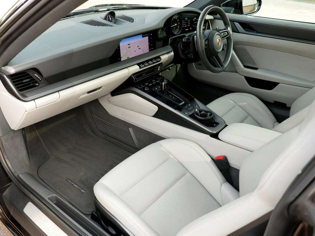 Porsche 911 911 Carrera 4 Gts Silver #8