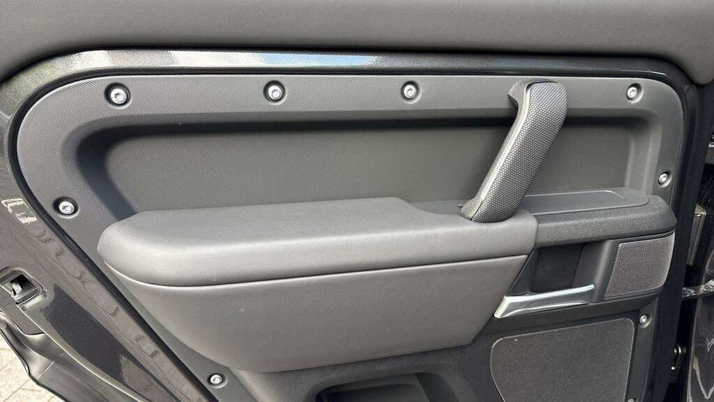 Land Rover Defender 110 P635 Octa  #30