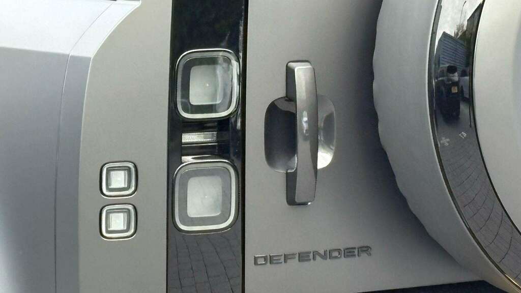 Land Rover Defender 110 P635 Octa  #18