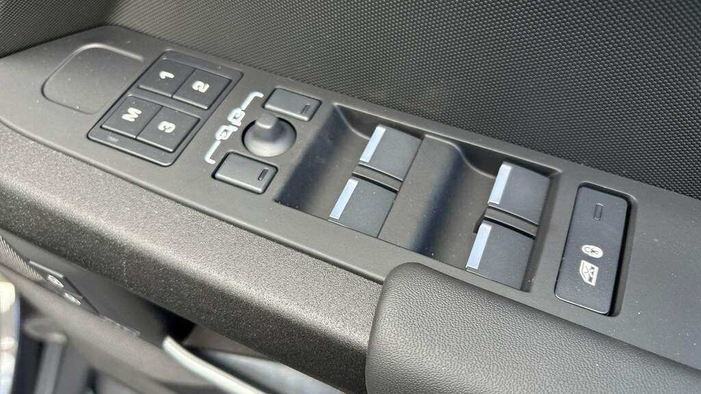 Land Rover Defender 110 P635 Octa  #24