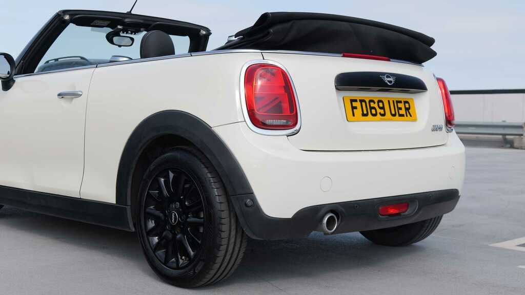 Mini Convertible 1.5 Cooper Classic II Comfortnav Pack 2019 White #4