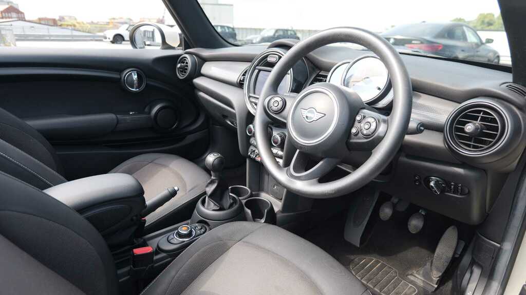 Mini Convertible 1.5 Cooper Classic II Comfortnav Pack 2019 White #6
