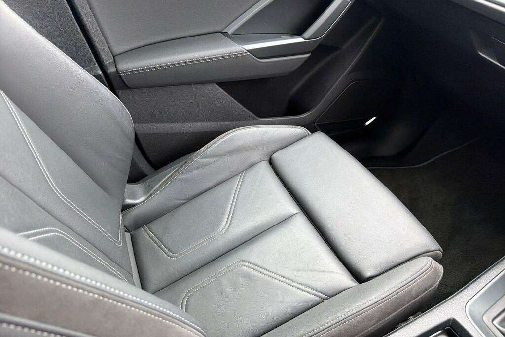 Audi Q3 Edition 1 35 Tfsi 150 Ps 6-Speed Red #11