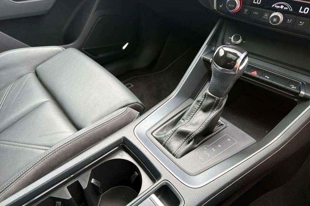 Audi Q3 Edition 1 35 Tfsi 150 Ps 6-Speed Red #8