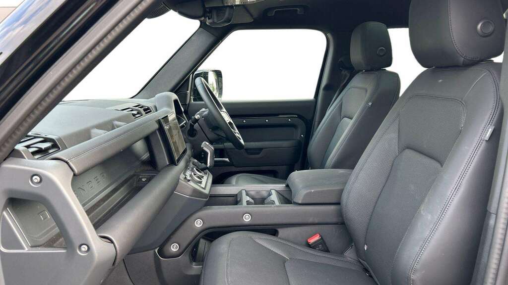 Land Rover Defender 110 3.0 D350 X-dynamic Se 110 2025 Black #3