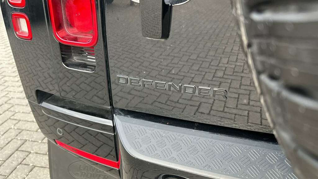 Land Rover Defender 110 X-dynamic Se Black #25
