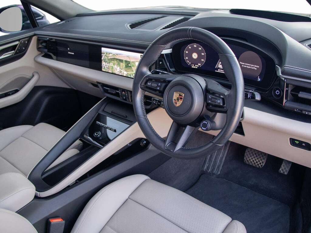 Porsche Macan 300Kw 4 100Kwh Red #24