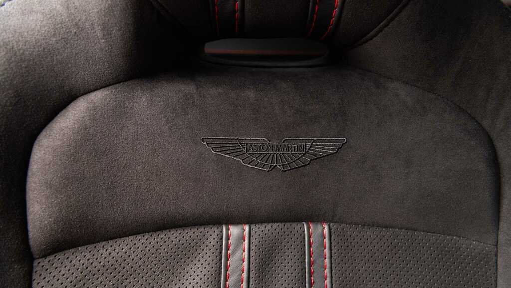 Aston Martin Vantage Vantage Roadster Blue #33