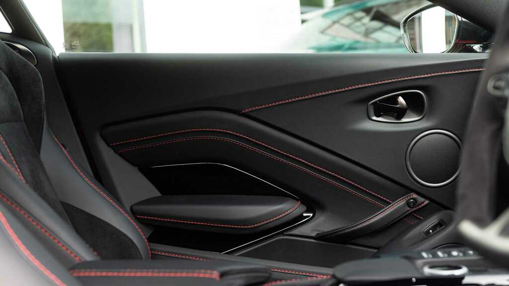Aston Martin Vantage Vantage Roadster Blue #32