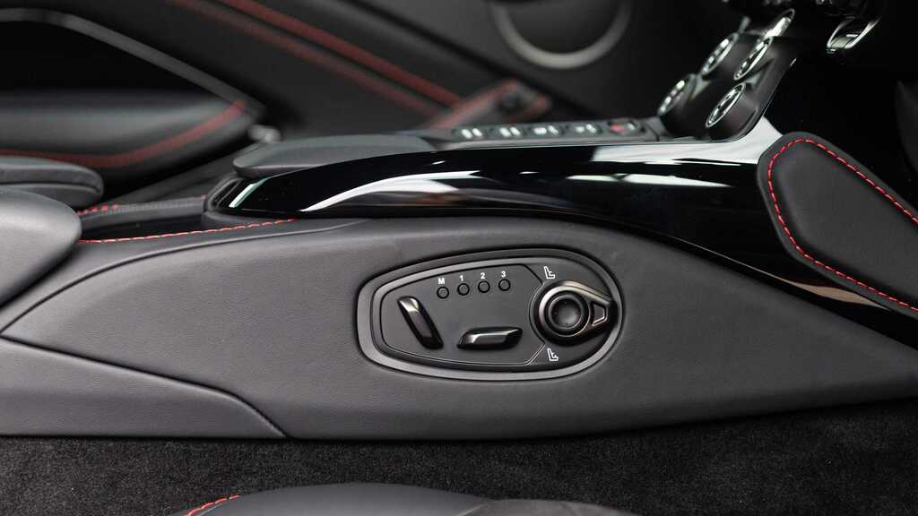 Aston Martin Vantage Vantage Roadster Blue #31