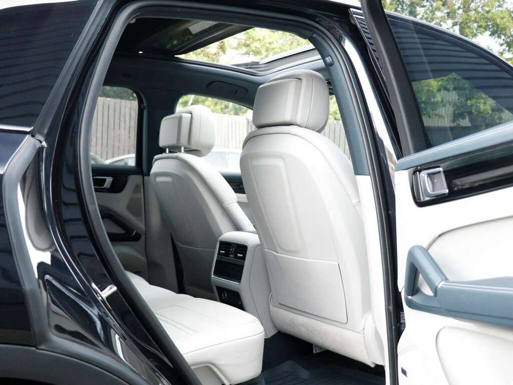 Porsche Cayenne 2022 3.0 V6 Platinum Edition 456 Bhp Grey #22