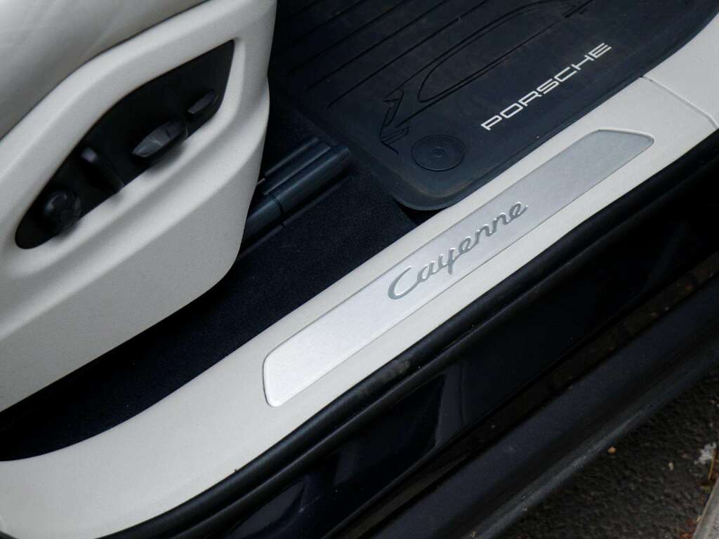 Porsche Cayenne 2022 3.0 V6 Platinum Edition 456 Bhp Grey #18