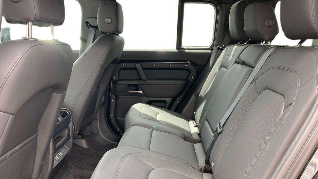 Land Rover Defender 110 3.0 D250 X-dynamic Se 110 2026 Black #3